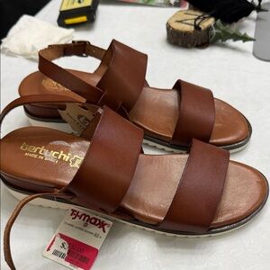 Bertuchi Women's Tan Leather Sandals